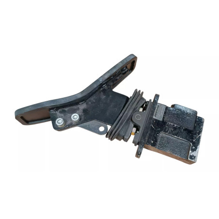 PEDAŁ MŁOTA I NOŻYC Z ZAWOREM DAEWOO  DOOSAN K1017382A